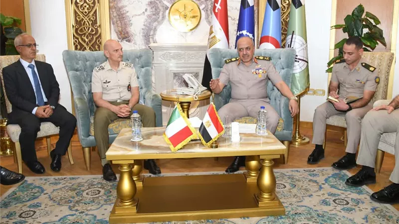 رئيس الأركان يلتقي نظيره الإيطالي لبحث التعاون العسكري المشترك