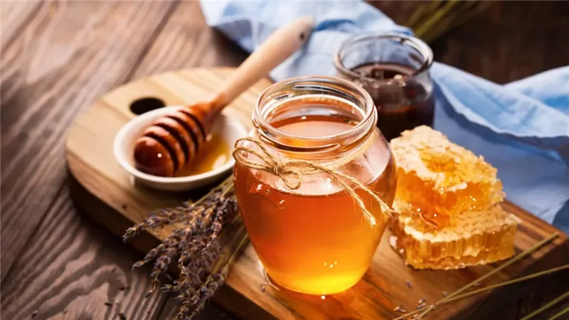 غش عسل النحل في طلب إحاطة بالبرلمان.. وتحذيرات من خطورته 