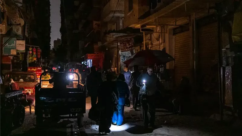 3 محطات خرجوا من الخدمة.. عودة الكهرباء تدريجيًا إلى 3 مراكز في قنا 