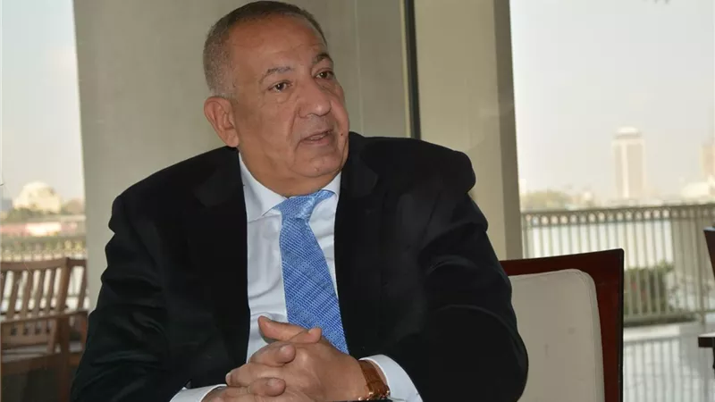 كامل أبو علي يتراجع عن استقالته من رئاسة النادي المصري