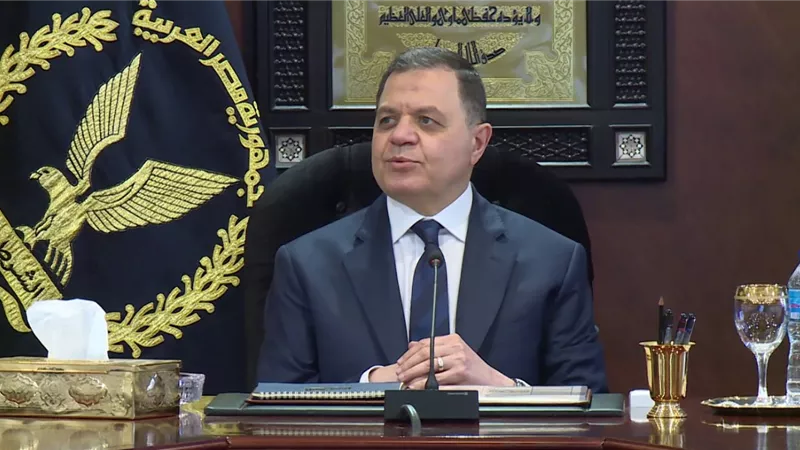 ترحيل نيجيري وغانية من مصر لأسباب أمنية تتعلق بالصالح العام