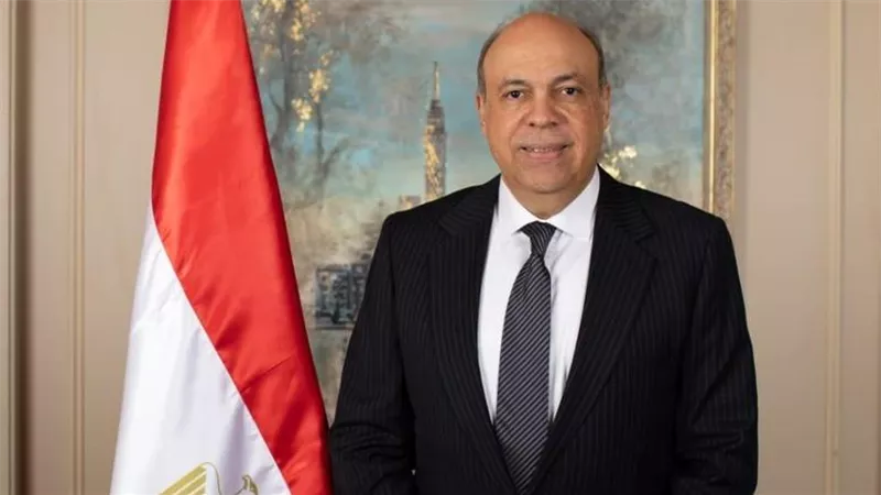 وزير الطيران يؤكد حرص مصر على مد جسور التعاون مع الأشقاء بإفريقيا