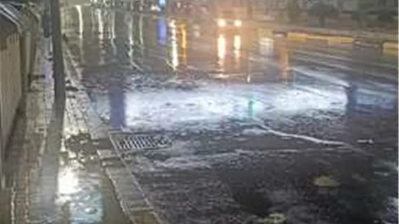 أمطار رعدية ورياح قوية تضرب الإسكندرية.. واستنفار رسمي لاحتواء آثار الطقس السيئ
