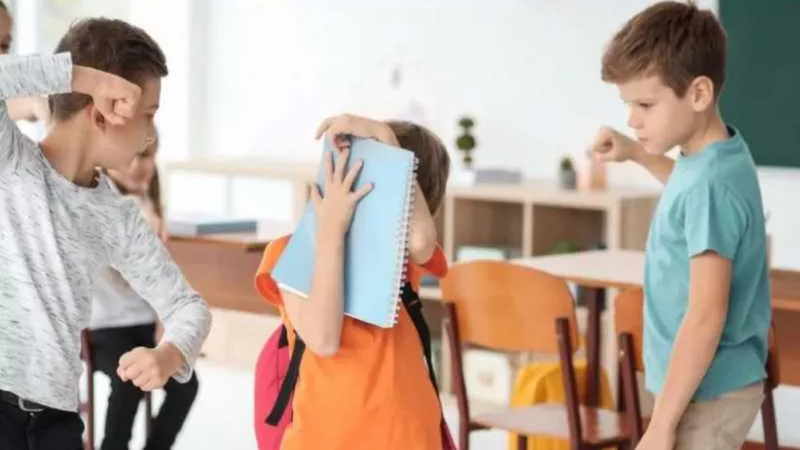 أم تروي مأساة ابنها بعد تعرّضه لاعتداء داخل مدرسة دولية بمدينة بدر