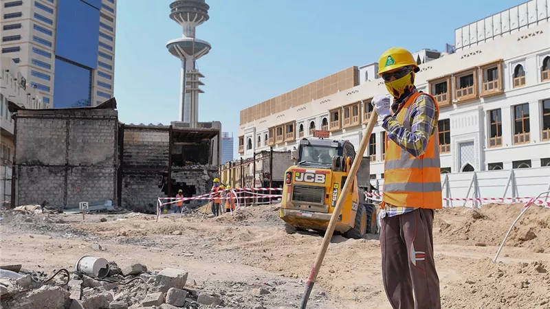 الكويت تحظر العمل ظهرا في الأماكن المكشوفة لمدة 3 أشهر