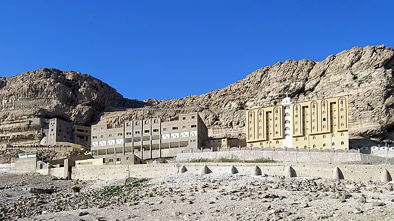 مستشار الرئيس ومحافظ الإسكندرية يتابعان مستجدات أعمال ترميم وتطوير دير مارمينا