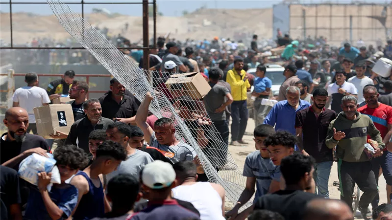 مجزرة جديدة في غزة.. 22 شهيدًا وعشرات الجرحى أثناء استلام مساعدات إنسانية في رفح