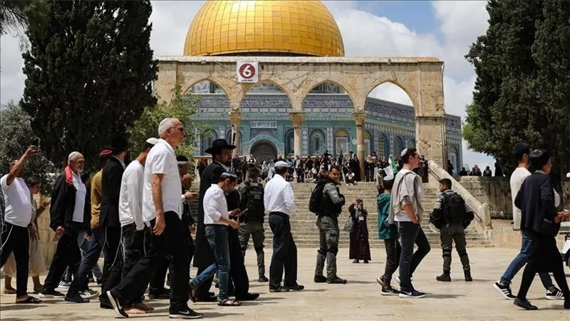 الاحتلال يغلق أبواب المسجد الأقصى بالتزامن مع فرض 