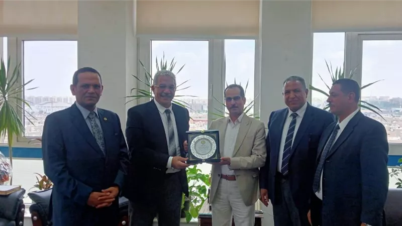 الأزهر يثمّن دعم المالية للتعليم العالي ويكرم قيادات الوزارة