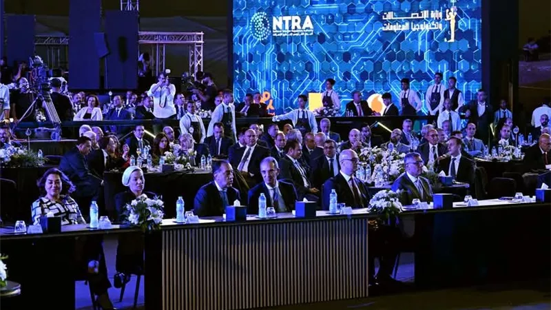 عند سفح الأهرامات.. 