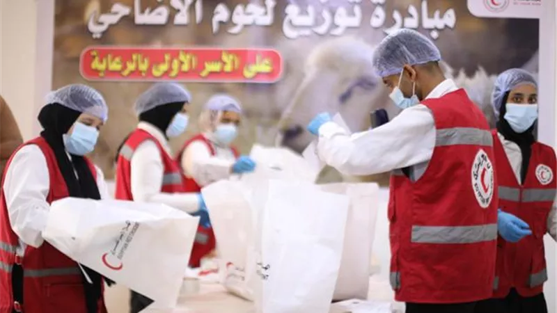 الهلال الأحمر المصري يوزع أضاحي العيد على الأسر الأولى بالرعاية