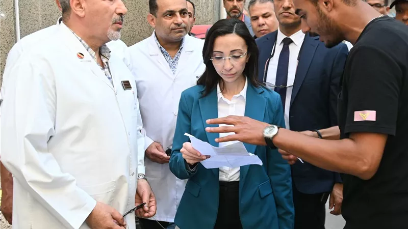 محافظ البحيرة تحيل موظفين بمستشفى دمنهور للتحقيق