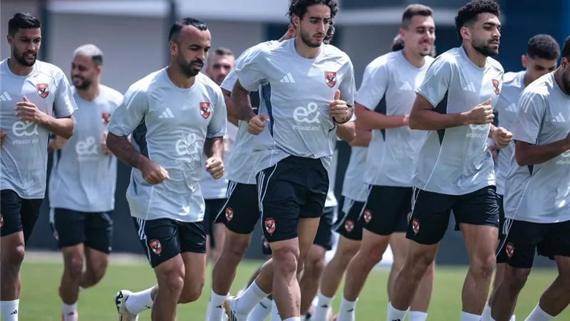 باتشوكا يتقدم على الأهلي بهدف نظيف في الشوط الأول 