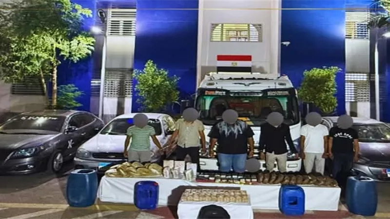  مصرع عنصرين شديدي الخطورة وضبط كميات ضخمة من المخدرات والأسلحة بقنا