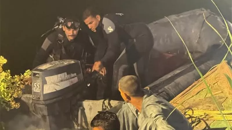 نجاة 12 شخصًا.. محافظ أسيوط يتابع حادث سقوط تروسيكل بنهر النيل