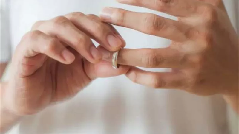 سيدة تطلب خلع زوجها أمام محكمة الأسرة: كسرني بسبب طبق فول (تفاصيل)