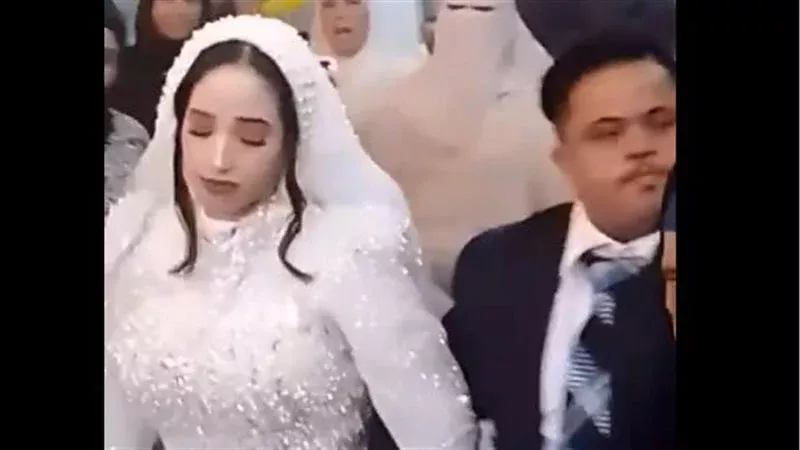 خبير قانوني: لا مانع من زواج شاب 