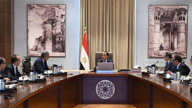 رئيس الوزراء يستعرض الفرص الاستثمارية في قطاعي السياحة والآثار