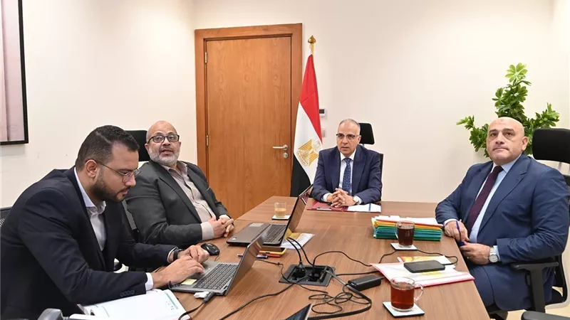 وزير الري يتابع أعمال حماية الشواطئ بسواحل مصر الشمالية 