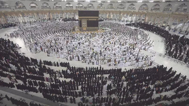 ماذا يحدث في الحرم المكي يوم عرفة؟