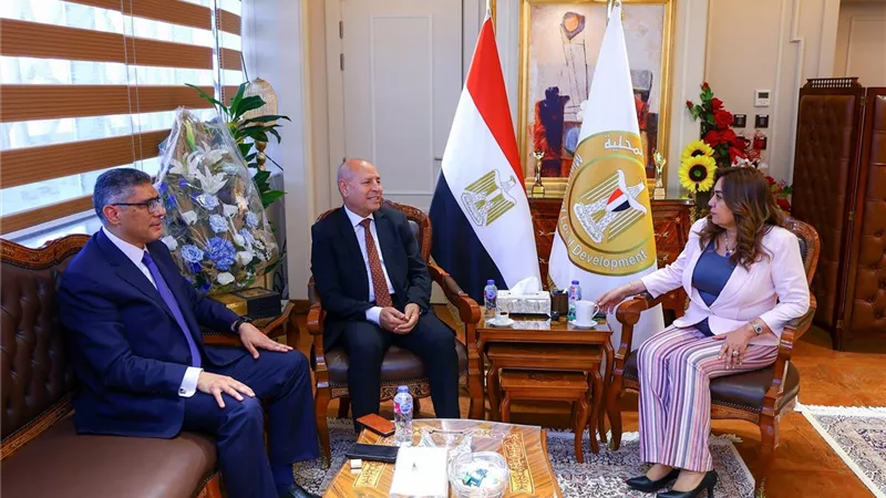 وزيرة التنمية المحلية تتابع معدلات تنفيذ المشروعات التنموية والخدمية بالقاهرة والجيزة 