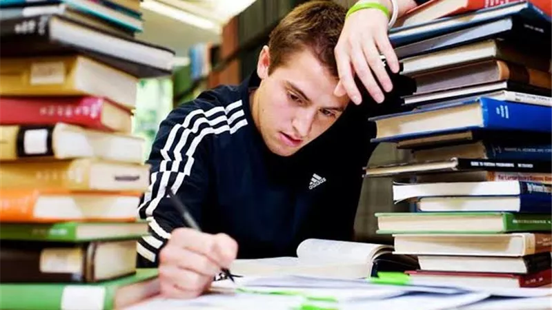 إزاي تخلصي من التوتر قبل امتحانات الثانوية العامة؟.. نصائح مهمة للأمهات