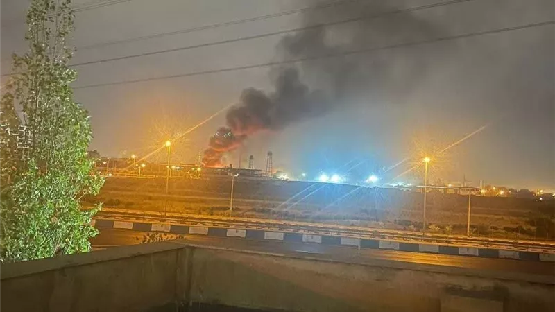 عاجل.. نتنياهو يعلن قصف منشآت نووية إيرانية 