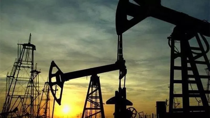 النفط يقفز عالميًا بعد الهجوم على إيران وسط مخاوف من اضطراب الإمدادات