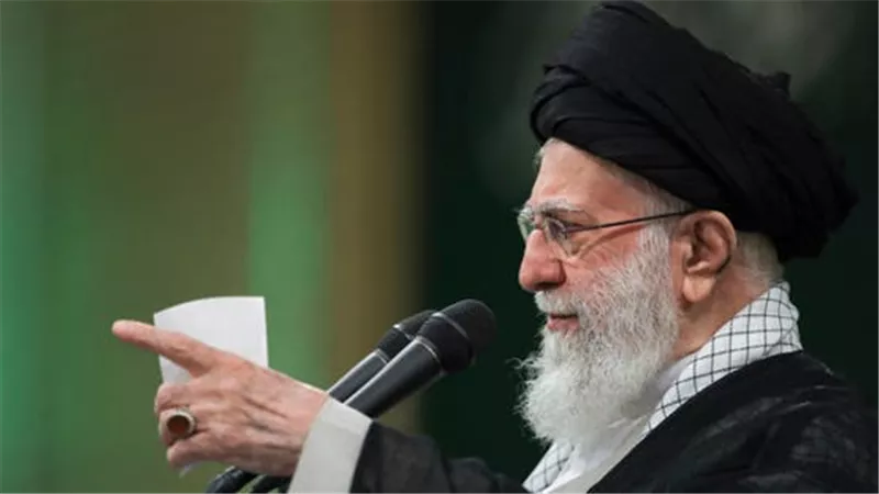 خامنئي يتوعد إسرائيل: لن نلجأ لأنصاف الحلول وسنرد بقوة