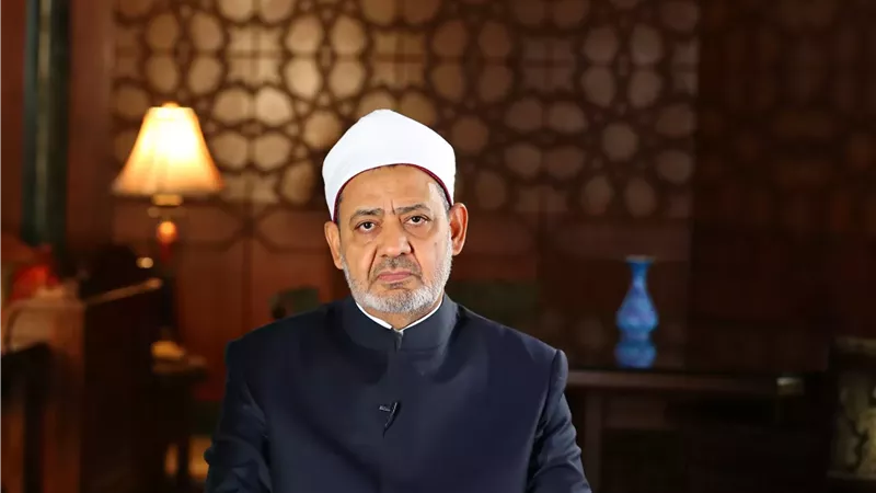شيخ الأزهر يعلِّق مكالماته لتهنئة أوائل الشهادة الثانوية ويلغي المؤتمر الصحفي للنتيجة تضامنًا مع غزة