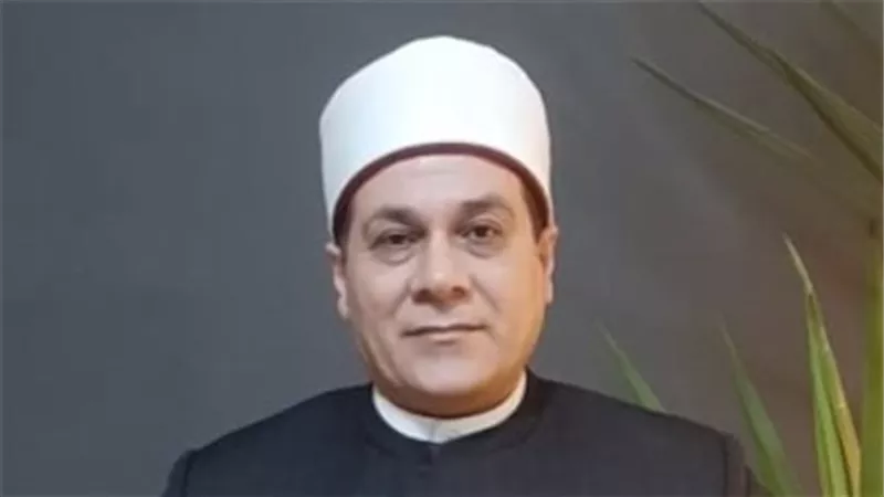 الشيخ مظهر شاهين ينجو من حادث سير مروع على طريق السويس (صور)