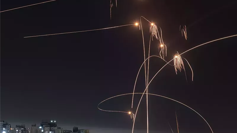 عاجل|إيران تُمطر إسرائيل بعشرات الصواريخ غالبيتها في حيفا