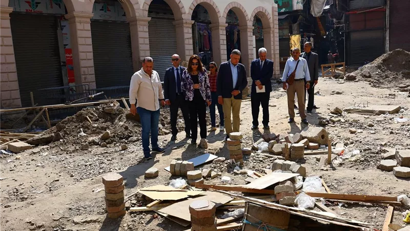 وزيرة التنمية المحلية تتفقد أعمال تنفيذ المرحلة الأولى من تطوير سوق العتبة بحي الموسكي بالقاهرة