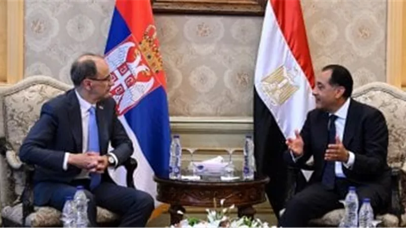 مدبولي يستقبل رئيس وزراء صربيا بمطار القاهرة ويبحثان تعزيز التعاون الثنائي