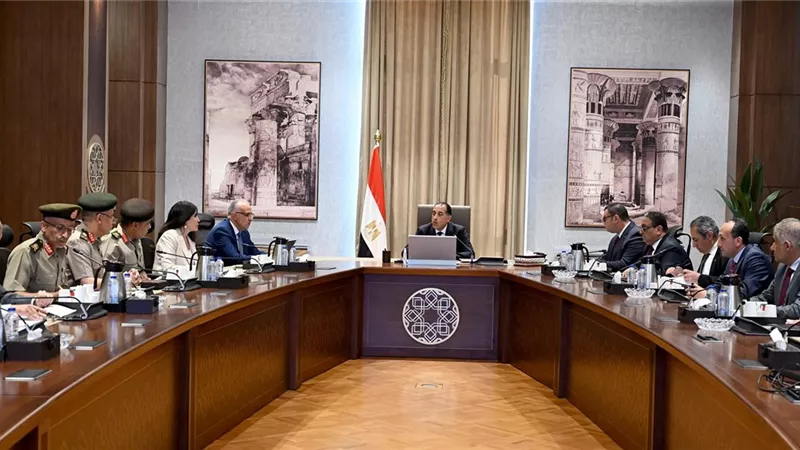 رئيس الوزراء يتابع الجهود المبذولة لتوفير الاحتياجات اللازمة من مياه الشرب
