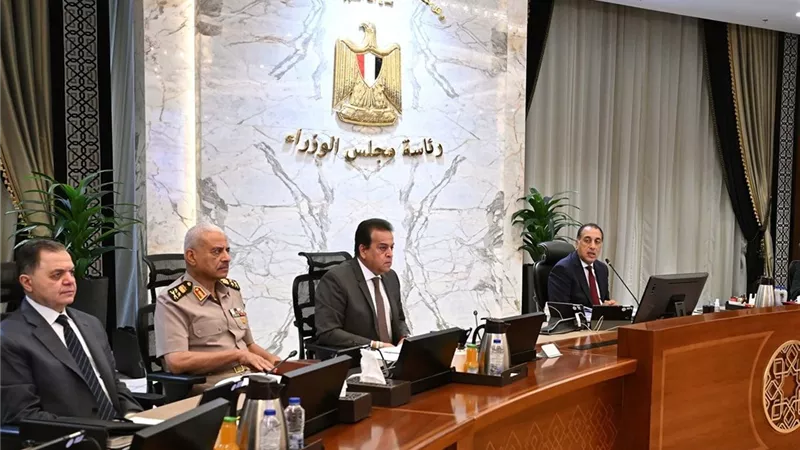 رئيس الوزراء يطمئن المواطنين: لدينا احتياطيات استراتيجية من السلع بما يكفي حاجة الاستهلاك المحلي