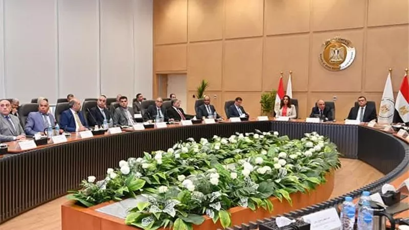 الفريق أسامة ربيع: التنسيق مع مؤسسات الدولة لتطوير الخدمات المقدمة للمواطنين بمدن القناة 