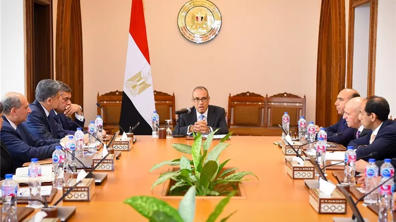 وزير الخارجية يعقد اجتماعًا مع قيادات وأعضاء مركز القاهرة الدولي لتسوية النزاعات وحفظ وبناء السلام