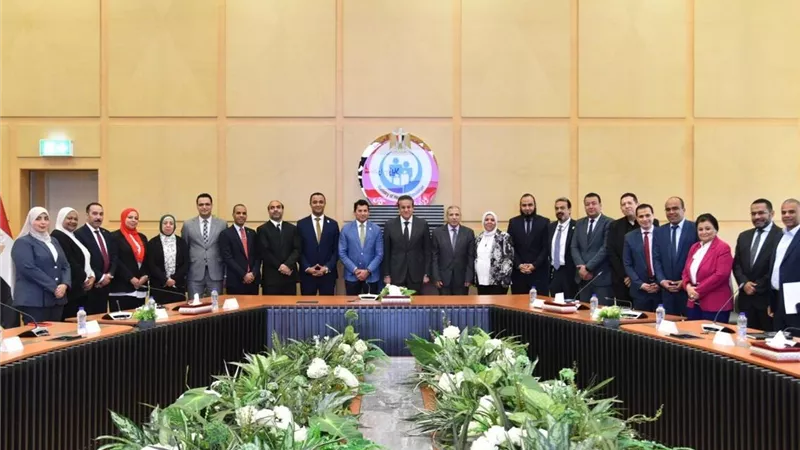 عبد الغفار: الدولة تولي اهتمامًا بالغًا بتأهيل الشباب للحياة السياسية وتنمية مهاراتهم