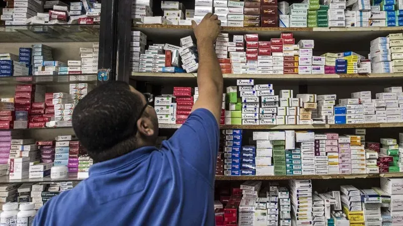 نائب يطالب بسحب الأدوية منتهية الصلاحية وتشديد الرقابة على الصيدليات