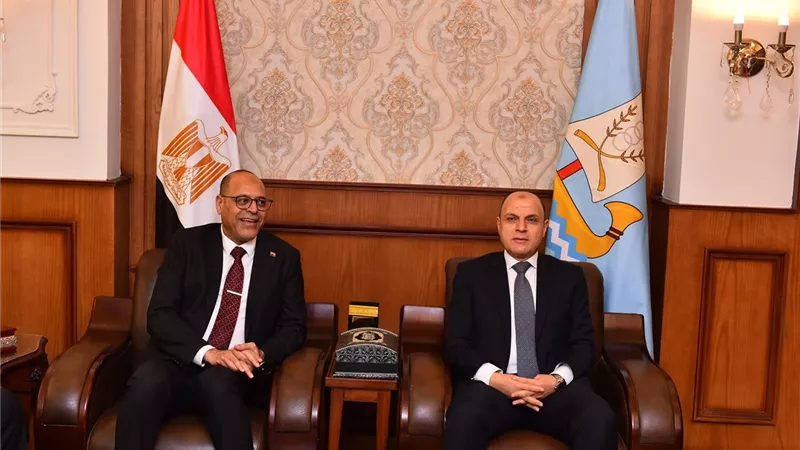 وزير العمل يبحث مع محافظ كفر الشيخ تنسيق الجهود لتأهيل الشباب