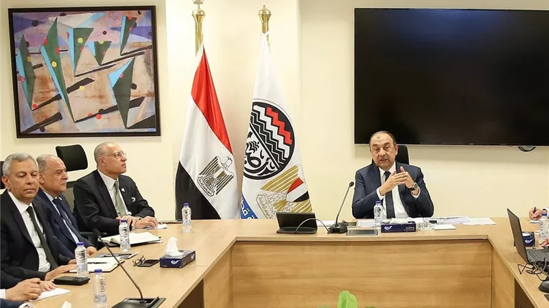 وزير قطاع الأعمال العام: العنصر البشري هو الركيزة الأساسية لأي عملية تطوير