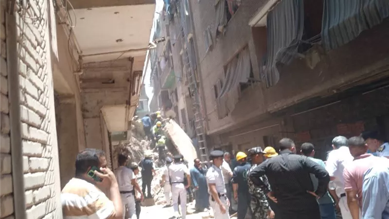 اكتشاف جثمان طفل تحت الأنقاض.. ارتفاع عدد ضحايا انهيار عقاري الحدائق إلى 10 أشخاص 