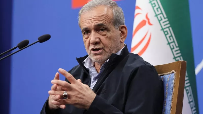الرئيس الإيراني: لن نقبل بإيقاف الأنشطة النووية السلمية ومستعدون للحوار دون شروط 