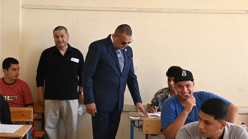 الثانوية العامة 2025.. محافظ جنوب سيناء يتفقد اللجان بشرم الشيخ