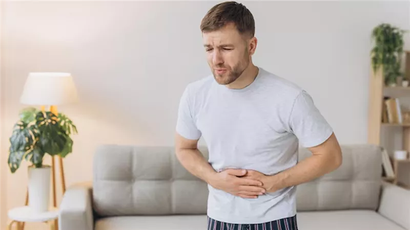  عادات يومية تزيد من انتفاخ البطن في الصيف..كيف تتخلص منها؟