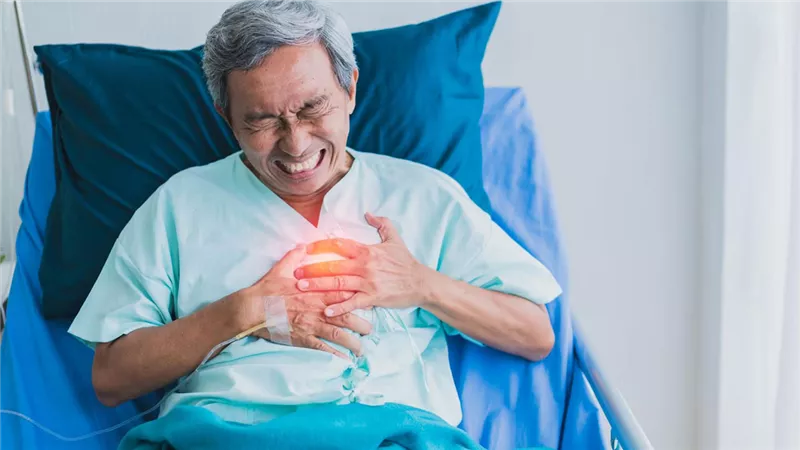 8 عادات تحميك من الأزمة القلبية.. أبرزها الإقلاع عن التدخين والنوم المنتظم