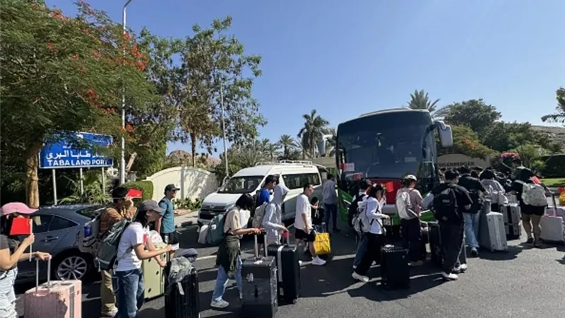 هروب جماعي من إسرائيل.. ومخاوف من حرب طويلة مع إيران