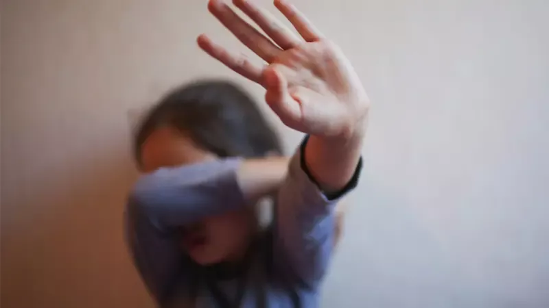 طفلة 