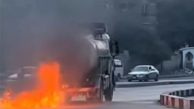 سائق شجاع ينقذ حي الجيارة من كارثة حريق سيارة وقود